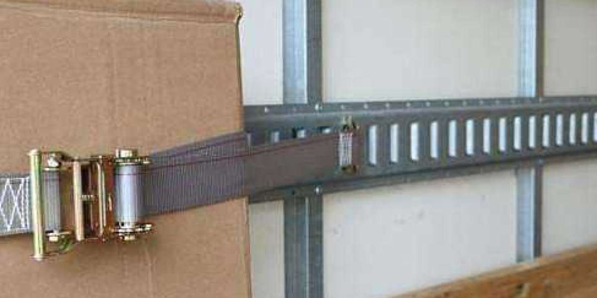 What are the utmost and bare minimum amounts of weight that e-track ratchet straps are able to carry